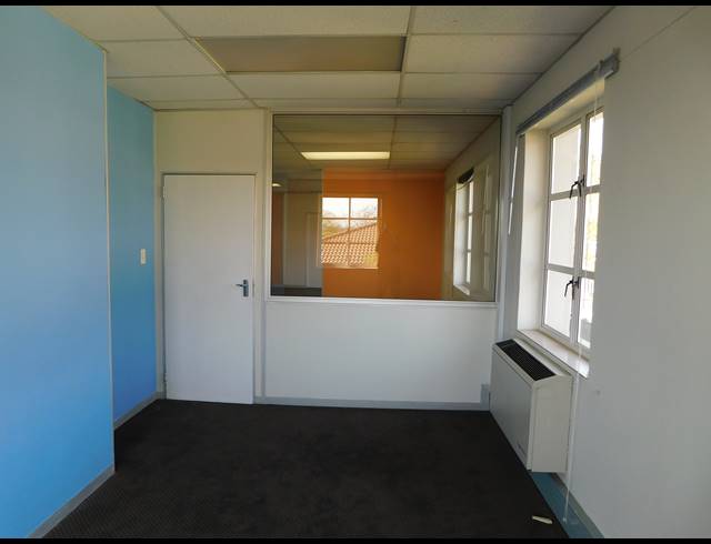 185M² OFFICE TO LET IN HYDE PARK